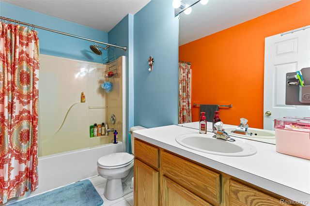 7921 Mallard Way, York Charter Township, MI 48197