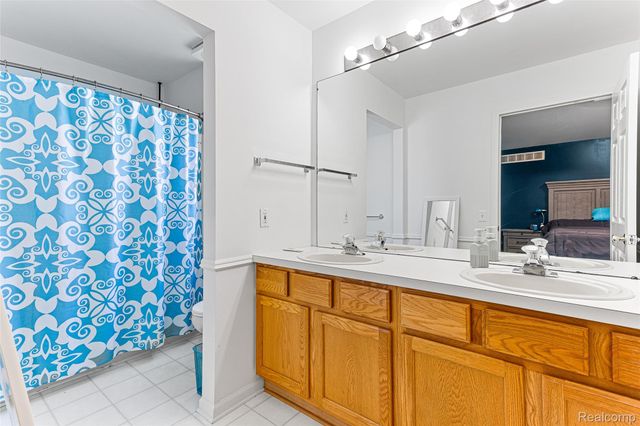 7921 Mallard Way, York Charter Township, MI 48197
