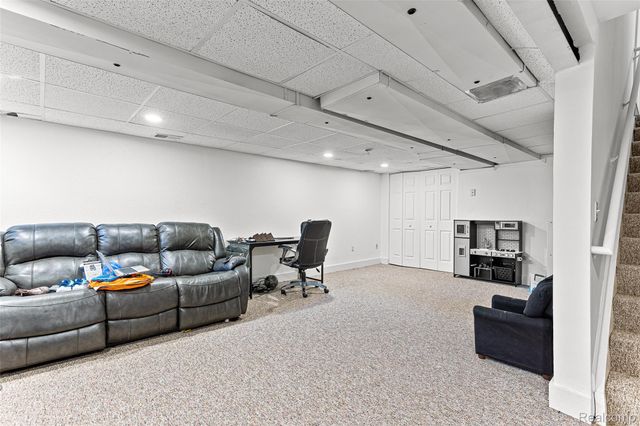 7921 Mallard Way, York Charter Township, MI 48197