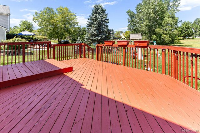 7921 Mallard Way, York Charter Township, MI 48197