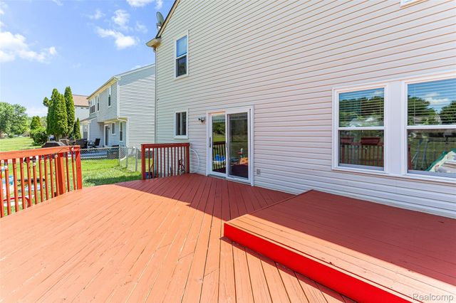 7921 Mallard Way, York Charter Township, MI 48197