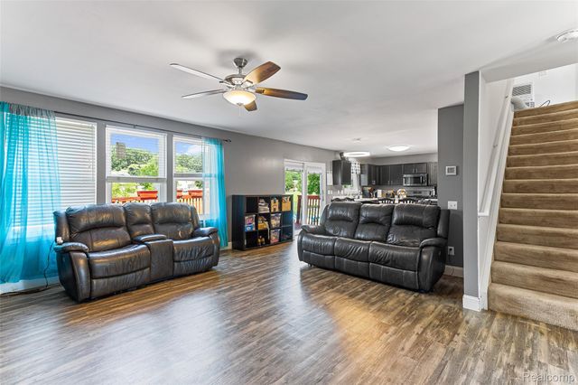 7921 Mallard Way, York Charter Township, MI 48197