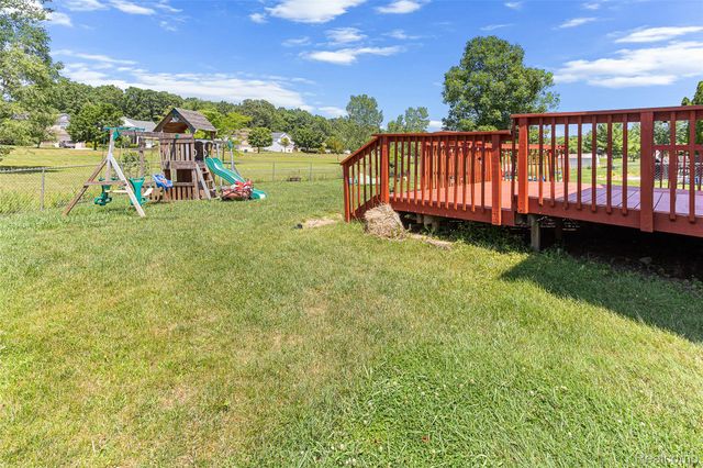 7921 Mallard Way, York Charter Township, MI 48197