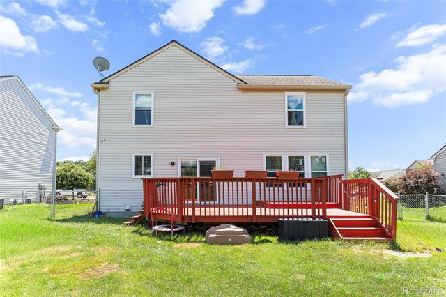 7921 Mallard Way, York Charter Township, MI 48197