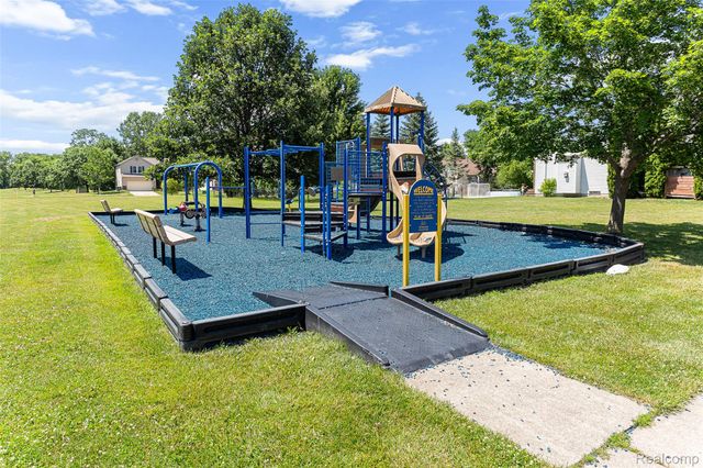7921 Mallard Way, York Charter Township, MI 48197