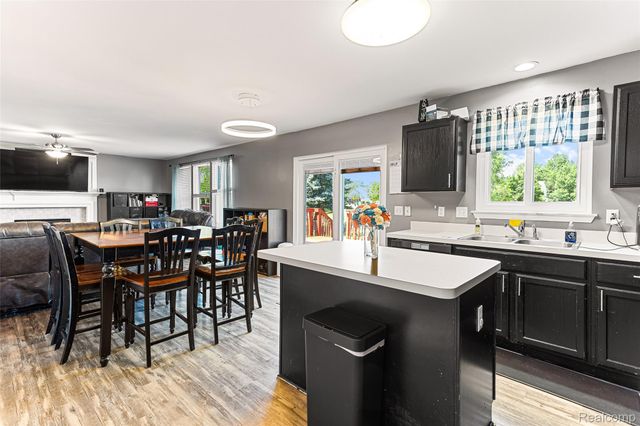 7921 Mallard Way, York Charter Township, MI 48197