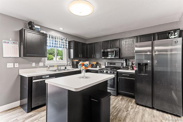7921 Mallard Way, York Charter Township, MI 48197