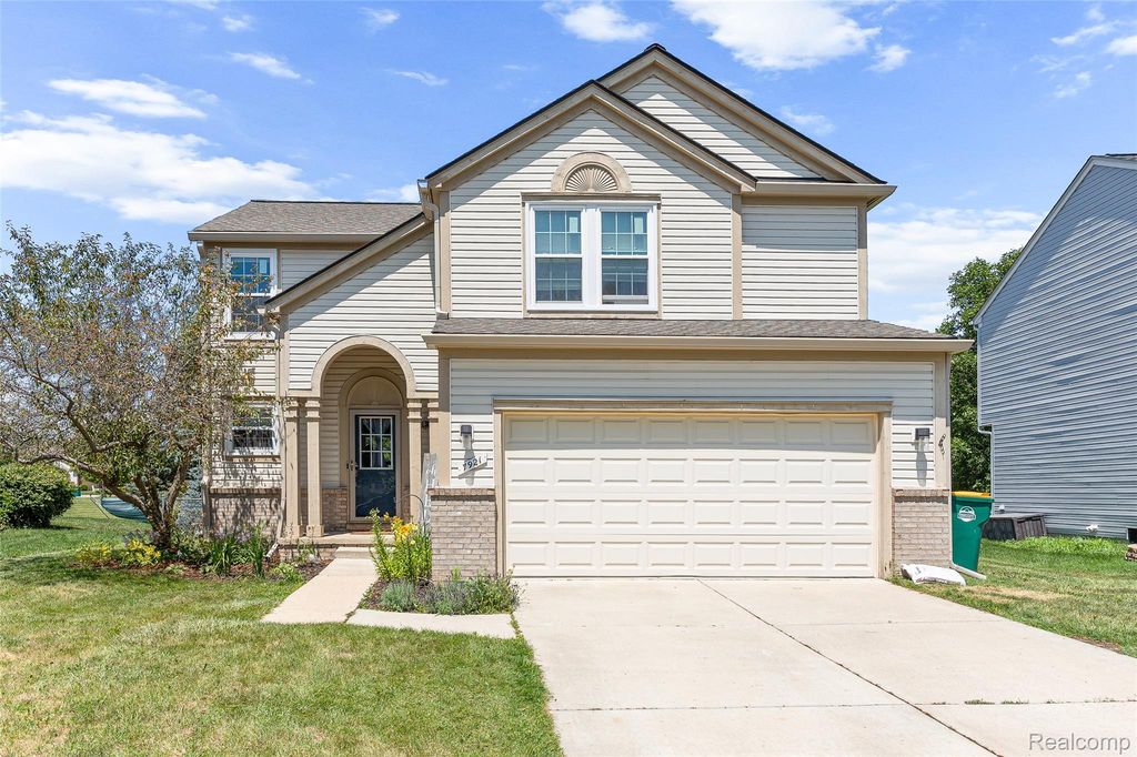 7921 Mallard Way, York Charter Township, MI 48197