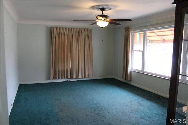 8920 Lackland Road, Overland, MO 63114