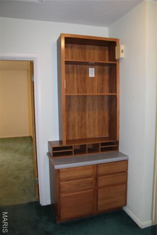 8920 Lackland Road, Overland, MO 63114