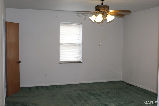 8920 Lackland Road, Overland, MO 63114