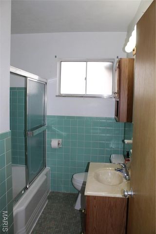 8920 Lackland Road, Overland, MO 63114