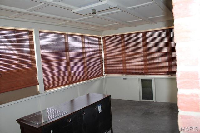 8920 Lackland Road, Overland, MO 63114