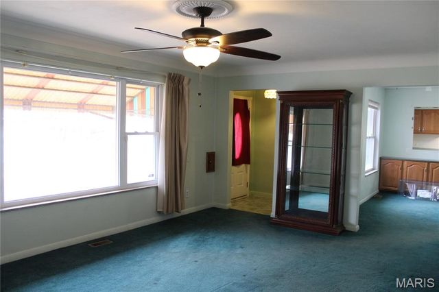 8920 Lackland Road, Overland, MO 63114