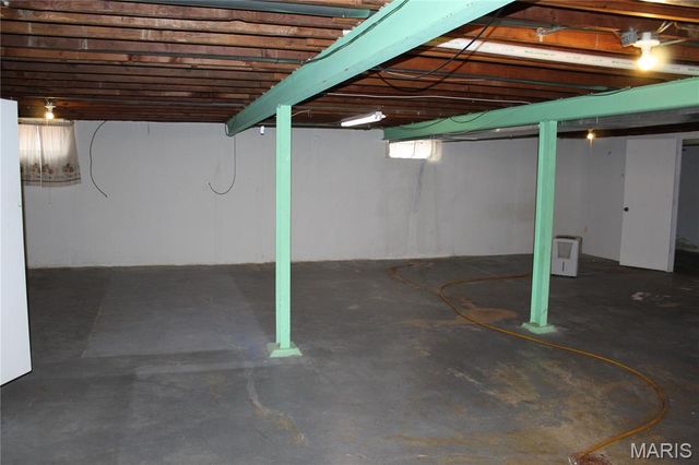 8920 Lackland Road, Overland, MO 63114