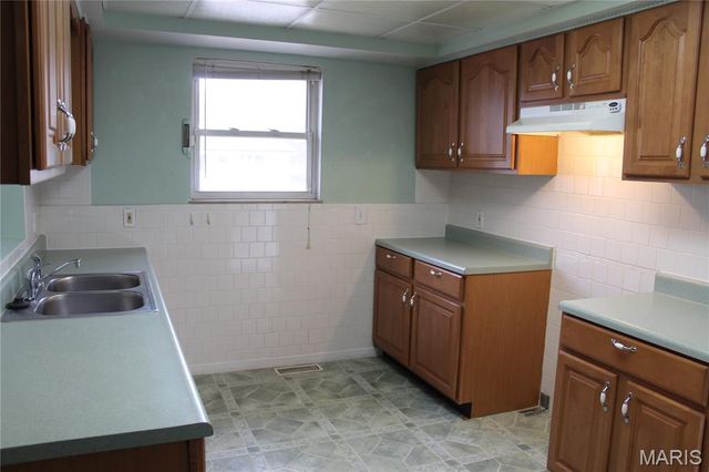 8920 Lackland Road, Overland, MO 63114