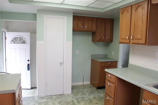 8920 Lackland Road, Overland, MO 63114