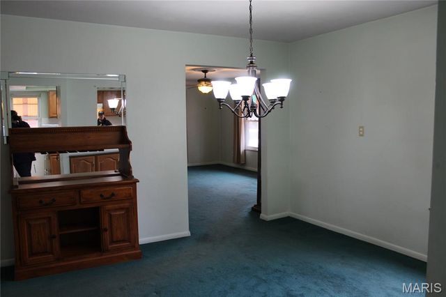 8920 Lackland Road, Overland, MO 63114