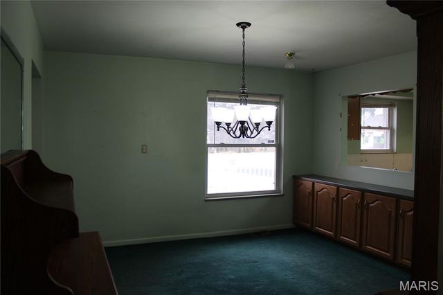 8920 Lackland Road, Overland, MO 63114