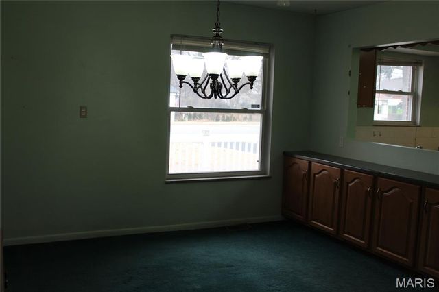 8920 Lackland Road, Overland, MO 63114