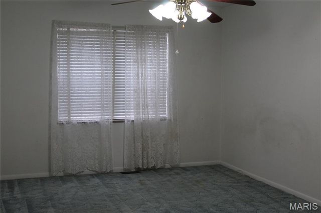 8920 Lackland Road, Overland, MO 63114