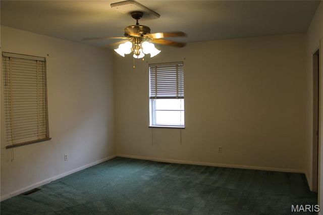 8920 Lackland Road, Overland, MO 63114