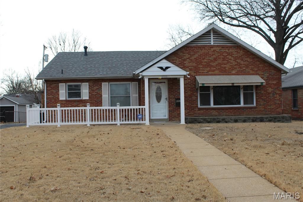 8920 Lackland Road, Overland, MO 63114