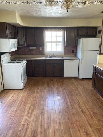 1925 7th Avenue, St Albans, WV 25177