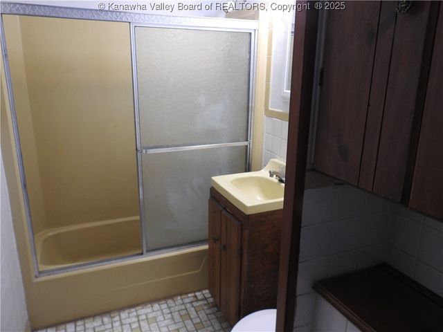 1925 7th Avenue, St Albans, WV 25177