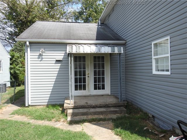 1925 7th Avenue, St Albans, WV 25177