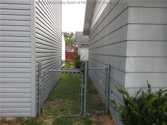 1925 7th Avenue, St Albans, WV 25177