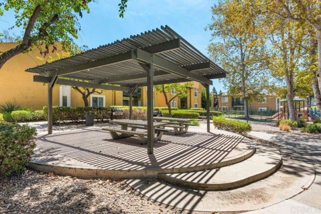 17195 W Bernardo Drive 104, Rancho Bernardo (san Diego), CA 92127