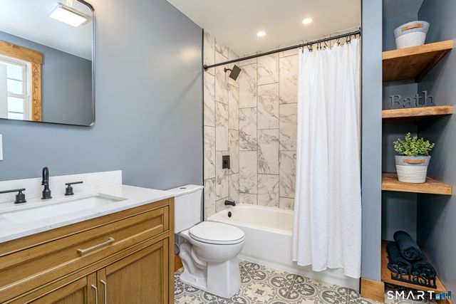 500 Old Colchester Road, Montville, CT 06382