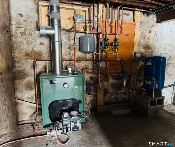 500 Old Colchester Road, Montville, CT 06382