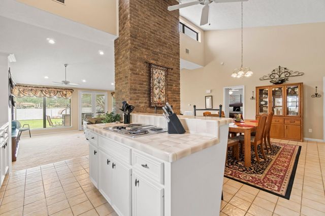 2839 Hemingway Drive, Montgomery, TX 77356