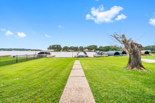 2839 Hemingway Drive, Montgomery, TX 77356