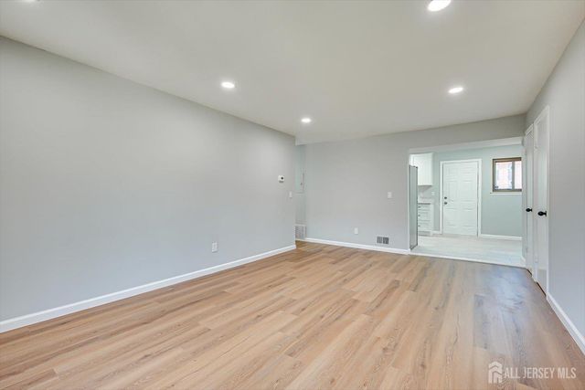 1305 N Oaks Boulevard N, North Brunswick, NJ 08902