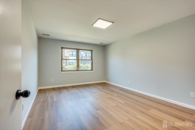 1305 N Oaks Boulevard N, North Brunswick, NJ 08902