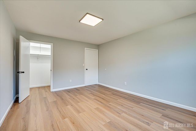 1305 N Oaks Boulevard N, North Brunswick, NJ 08902