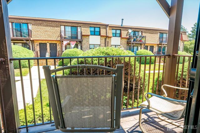 1305 N Oaks Boulevard N, North Brunswick, NJ 08902