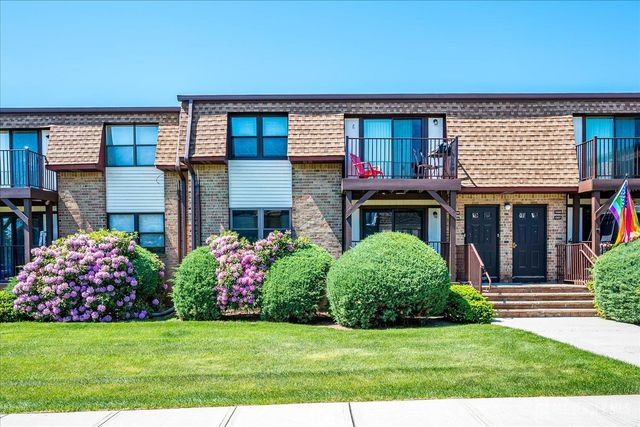 1305 N Oaks Boulevard N, North Brunswick, NJ 08902