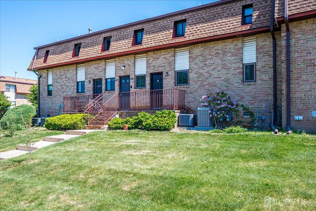 1305 N Oaks Boulevard N, North Brunswick, NJ 08902