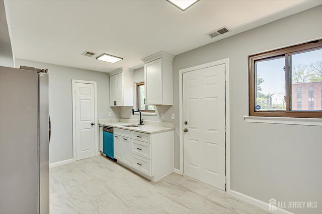 1305 N Oaks Boulevard N, North Brunswick, NJ 08902