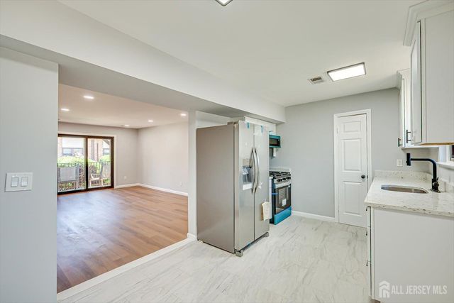 1305 N Oaks Boulevard N, North Brunswick, NJ 08902