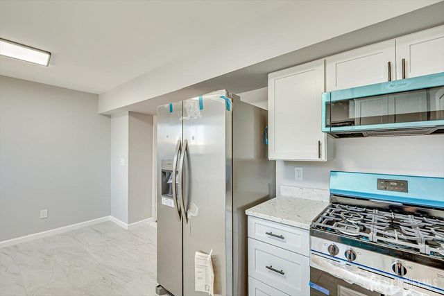 1305 N Oaks Boulevard N, North Brunswick, NJ 08902