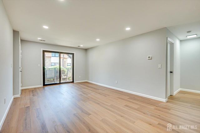 1305 N Oaks Boulevard N, North Brunswick, NJ 08902