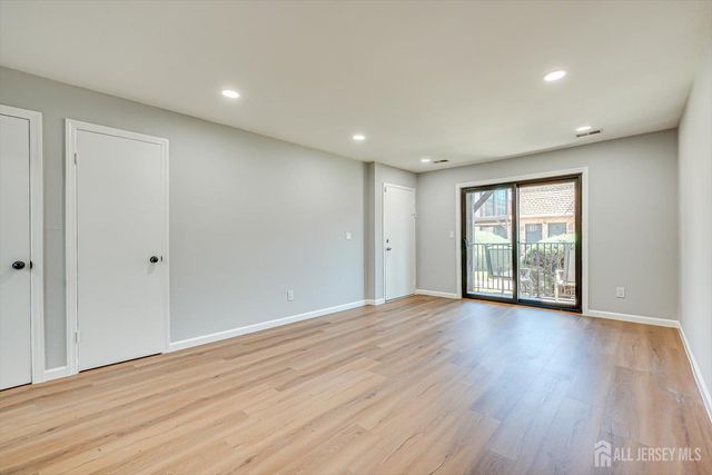 1305 N Oaks Boulevard N, North Brunswick, NJ 08902