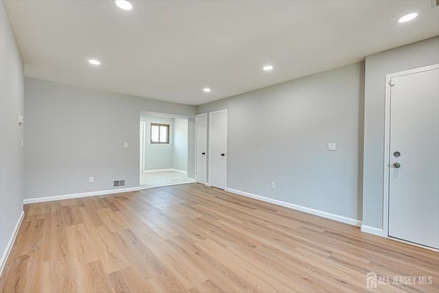 1305 N Oaks Boulevard N, North Brunswick, NJ 08902