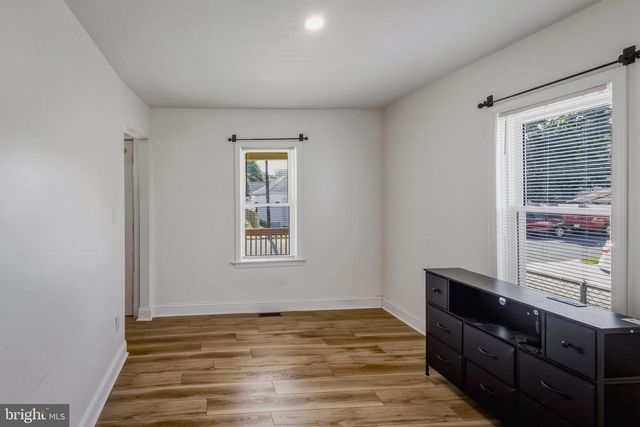 15 S MAPLE AVE, Gibbstown, NJ 08027