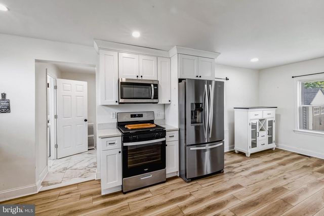 15 S MAPLE AVE, Gibbstown, NJ 08027